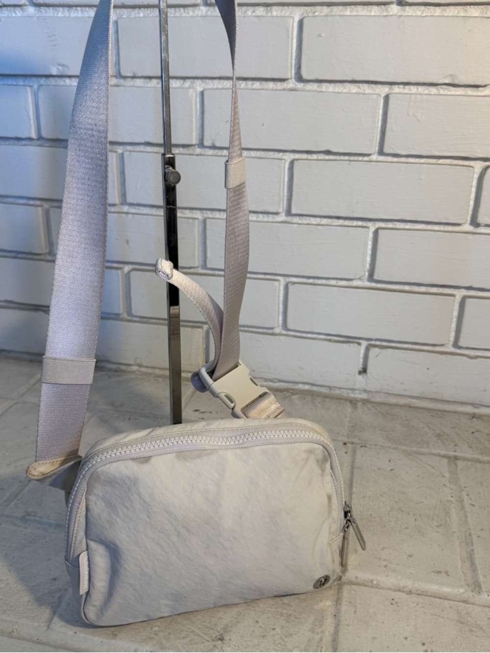 Lululemon Everywhere Belt Bag 1L – White Opal, fair condition